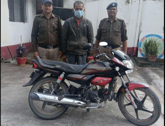 Haldwani Crime: चोरी की बाइक के साथ आरोपी गिरफ्तार