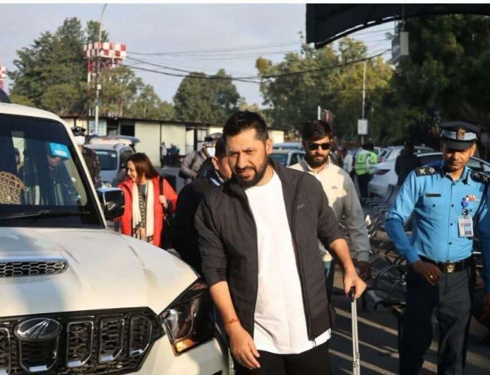 नेपाल के नेता रवि लामिछाने परिवार संग बनबसा सीमा से भारत पहुंचे, कैंचीधाम और कामाख्या मंदिर में करेंगे दर्शन