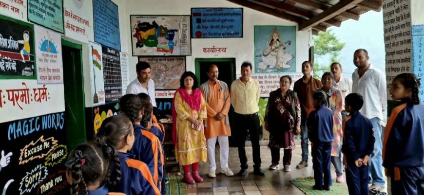 ज्योलिकोट के स्कूलों में बच्चों को चिकित्सा अधिकारी का स्वास्थ्य और स्वच्छता का संदेश