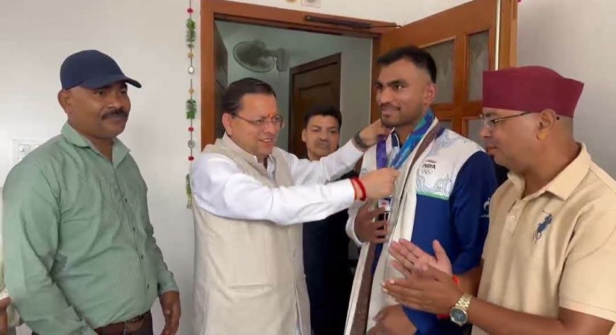 सीएम ने एशियन गेम्स के कांस्य पदक विजेता कपिल पोखरिया का किया सम्मान