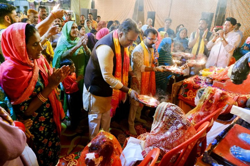 देहरादून में BJP अध्यक्ष सिद्धार्थ उमेश अग्रवाल ने 1300 कन्याओं का पूजन किया, भेंट की कीर्तन किट